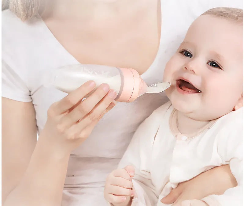 Vereenvoudig de maaltijden met de siliconen babyvoeding fleslepel!